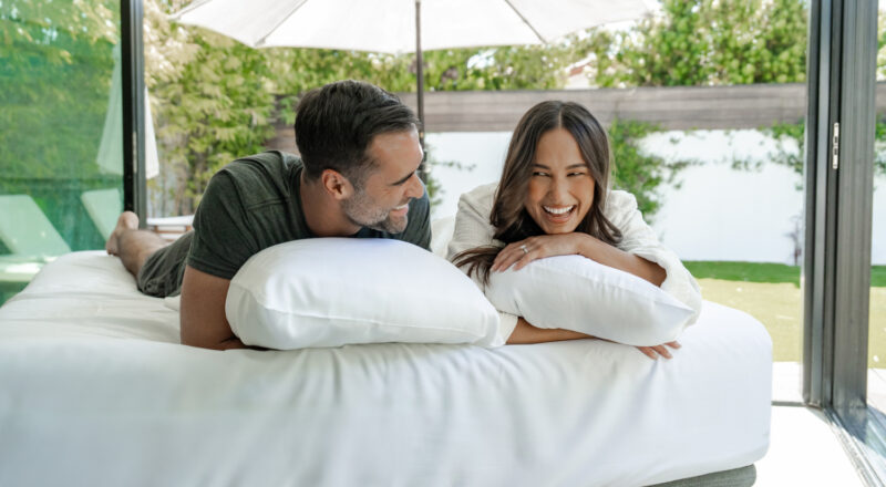 cariloha-bamboo-bed-sheets-couple