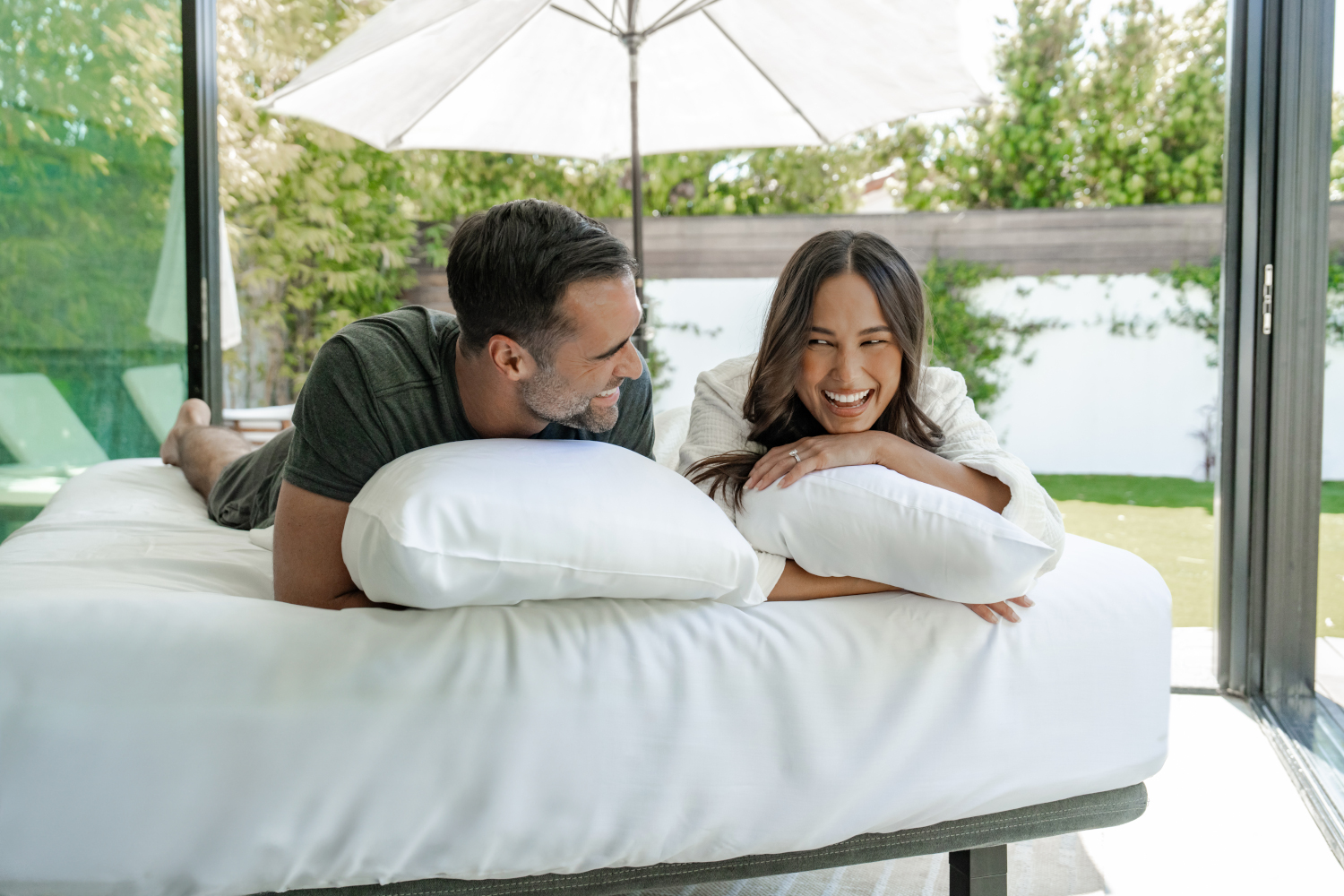 cariloha-bamboo-bed-sheets-couple