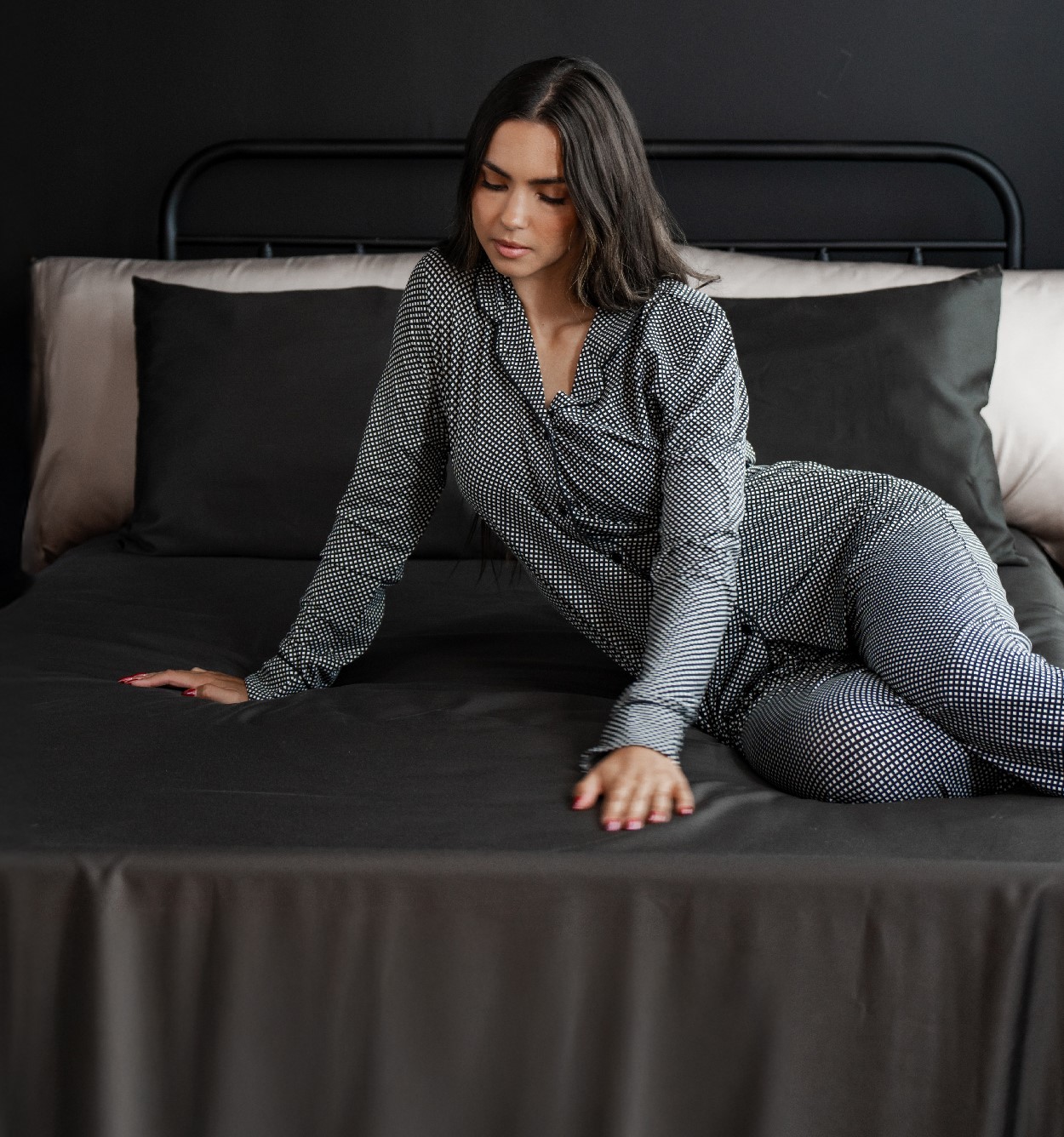 cariloha-bamboo-sheets-black-sand